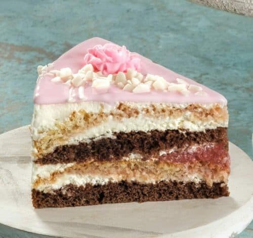 ПИрожное Сметанник с клубникой
